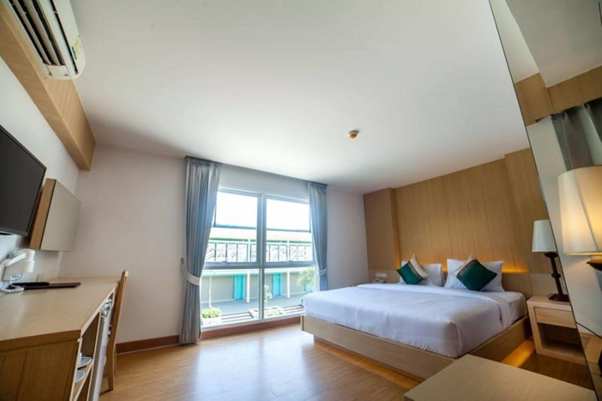 Phi Phi Harbour View Hotel-Sha Extra Plus Bagian luar foto