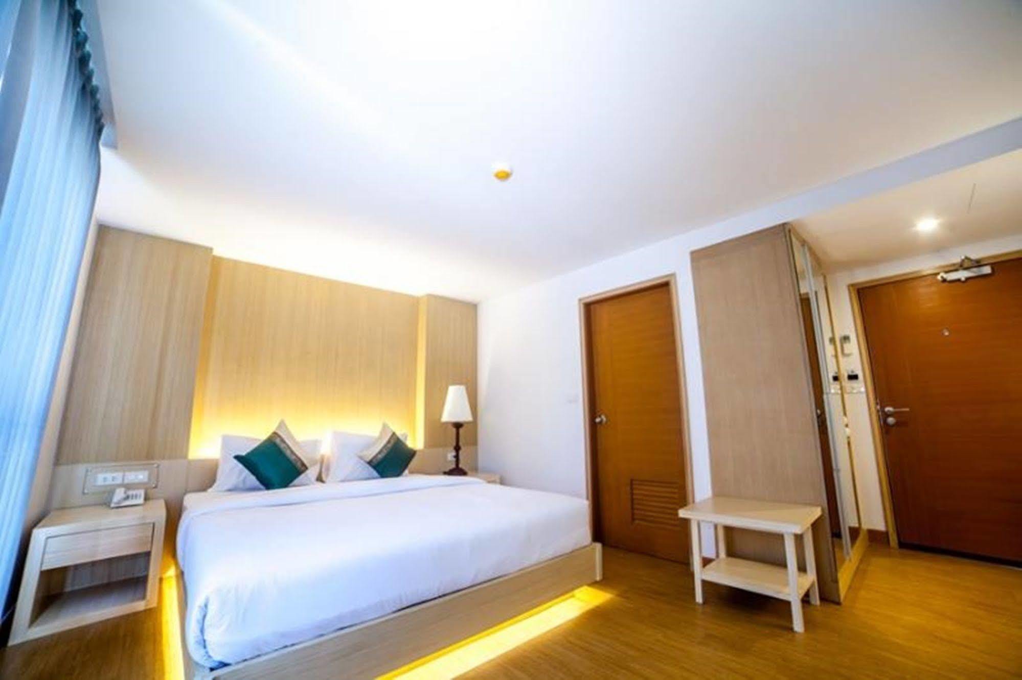Phi Phi Harbour View Hotel-Sha Extra Plus Bagian luar foto