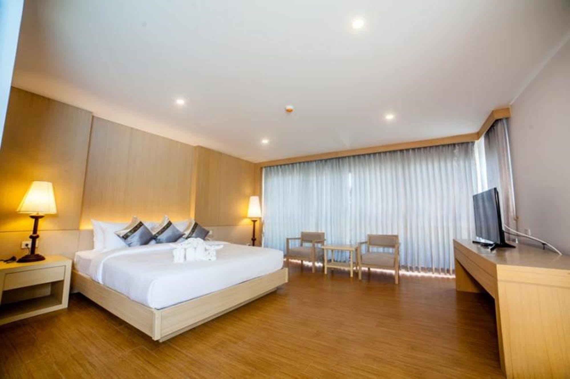Phi Phi Harbour View Hotel-Sha Extra Plus Bagian luar foto