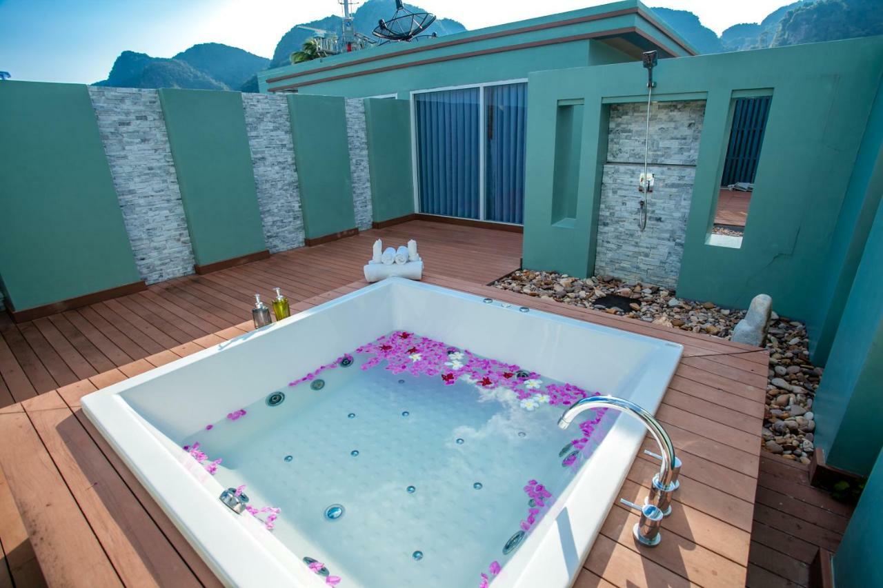 Phi Phi Harbour View Hotel-Sha Extra Plus Bagian luar foto